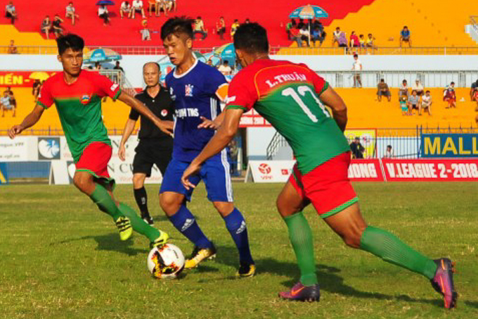 Bình Phước 4-1 Tây Ninh: Cựu sao V-League tỏa sáng, chủ nhà xây chắc ngôi đầu.